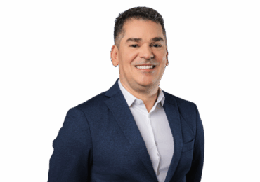 Dr. Emerson Costa - VIllas Dental Clinic